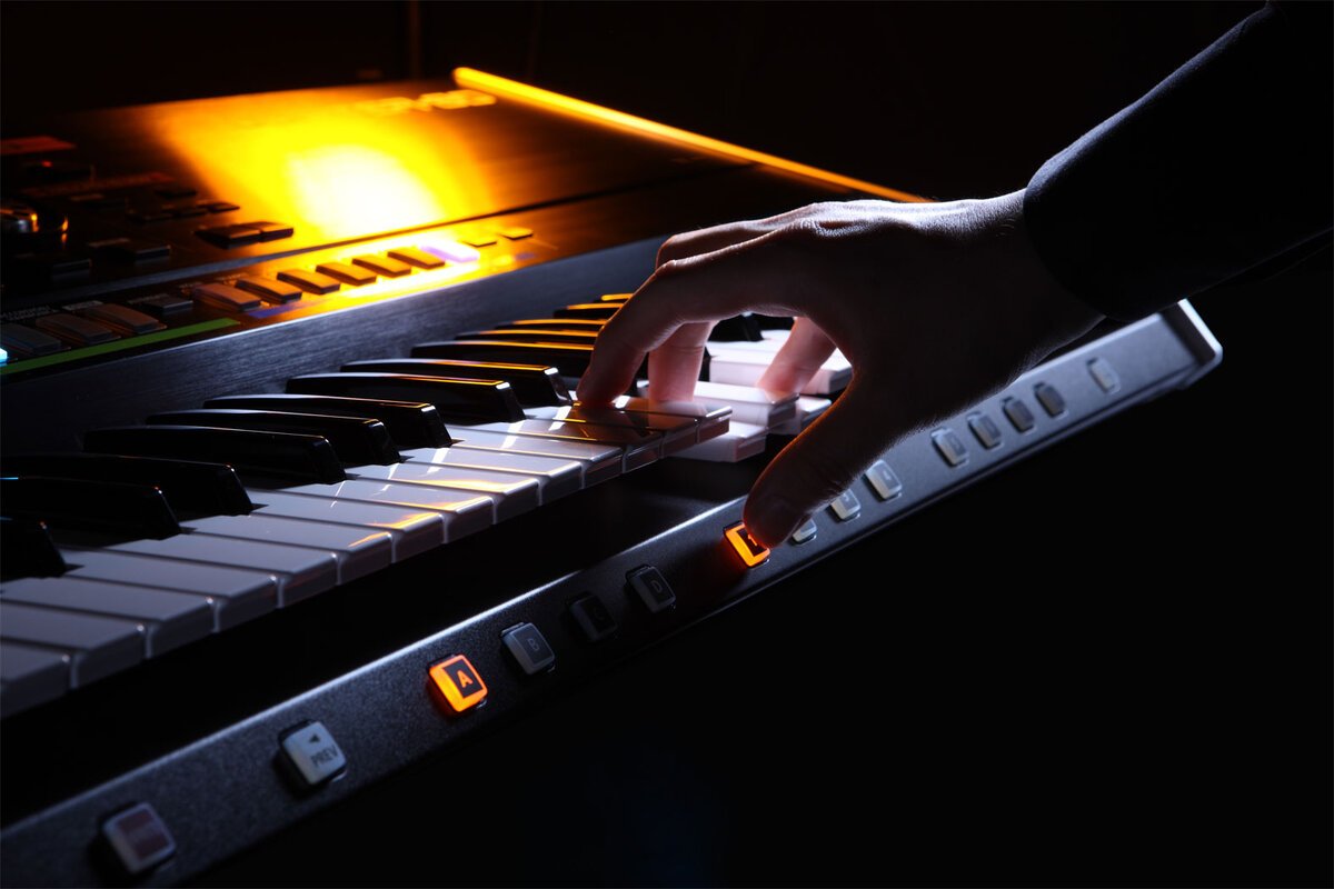 Roland JUPITER 80 - Góc nhìn thực tế 6